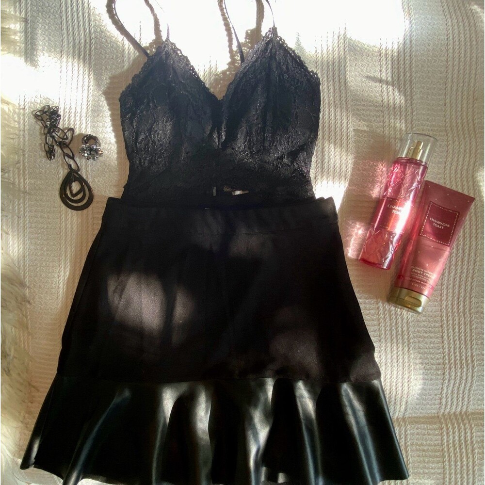 Michael Kors black leather trim mini skirt SIZE SMALL NWOT